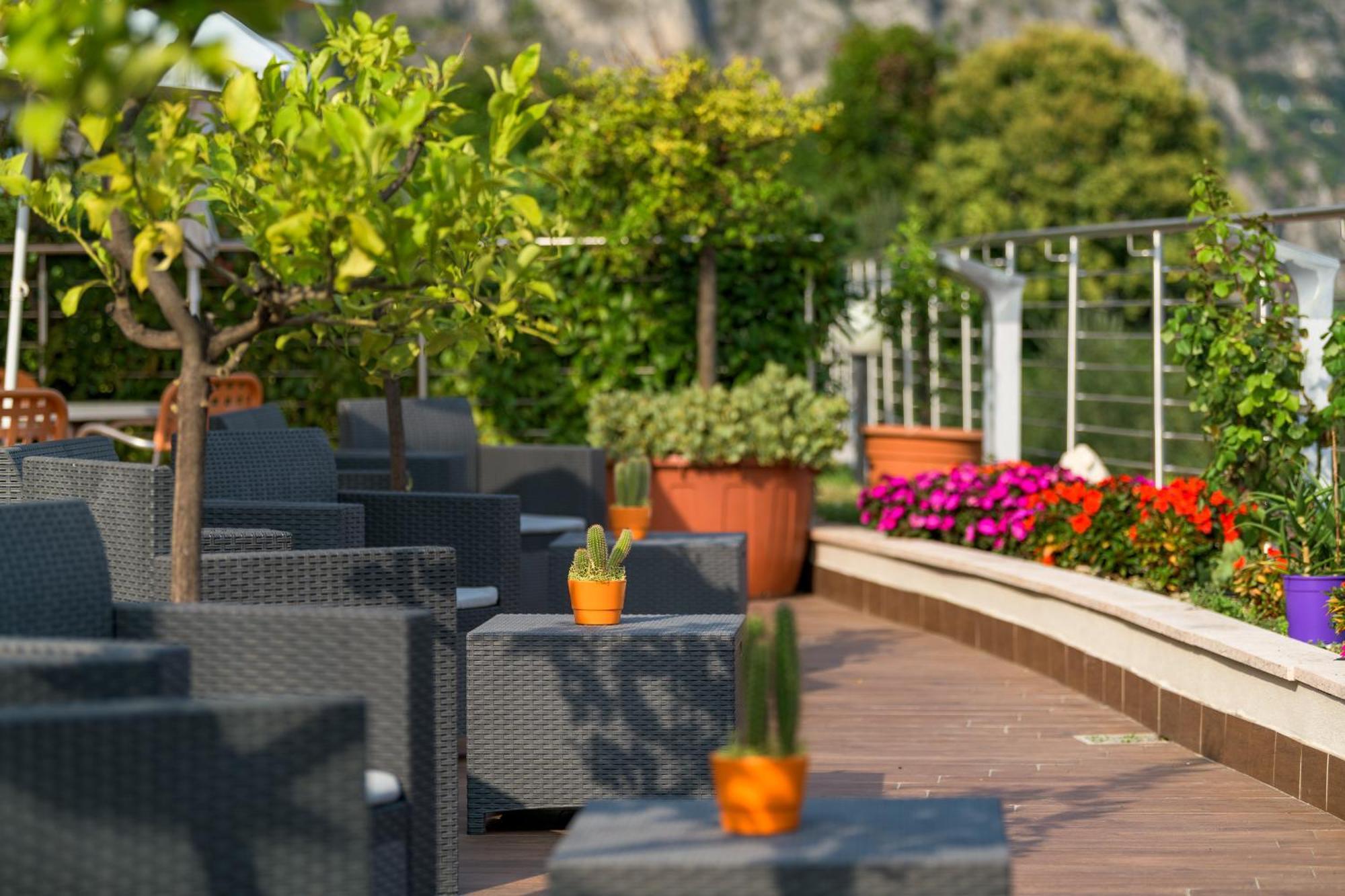Garda Suite Hotel (Adults Only) Limone sul Garda Exterior photo
