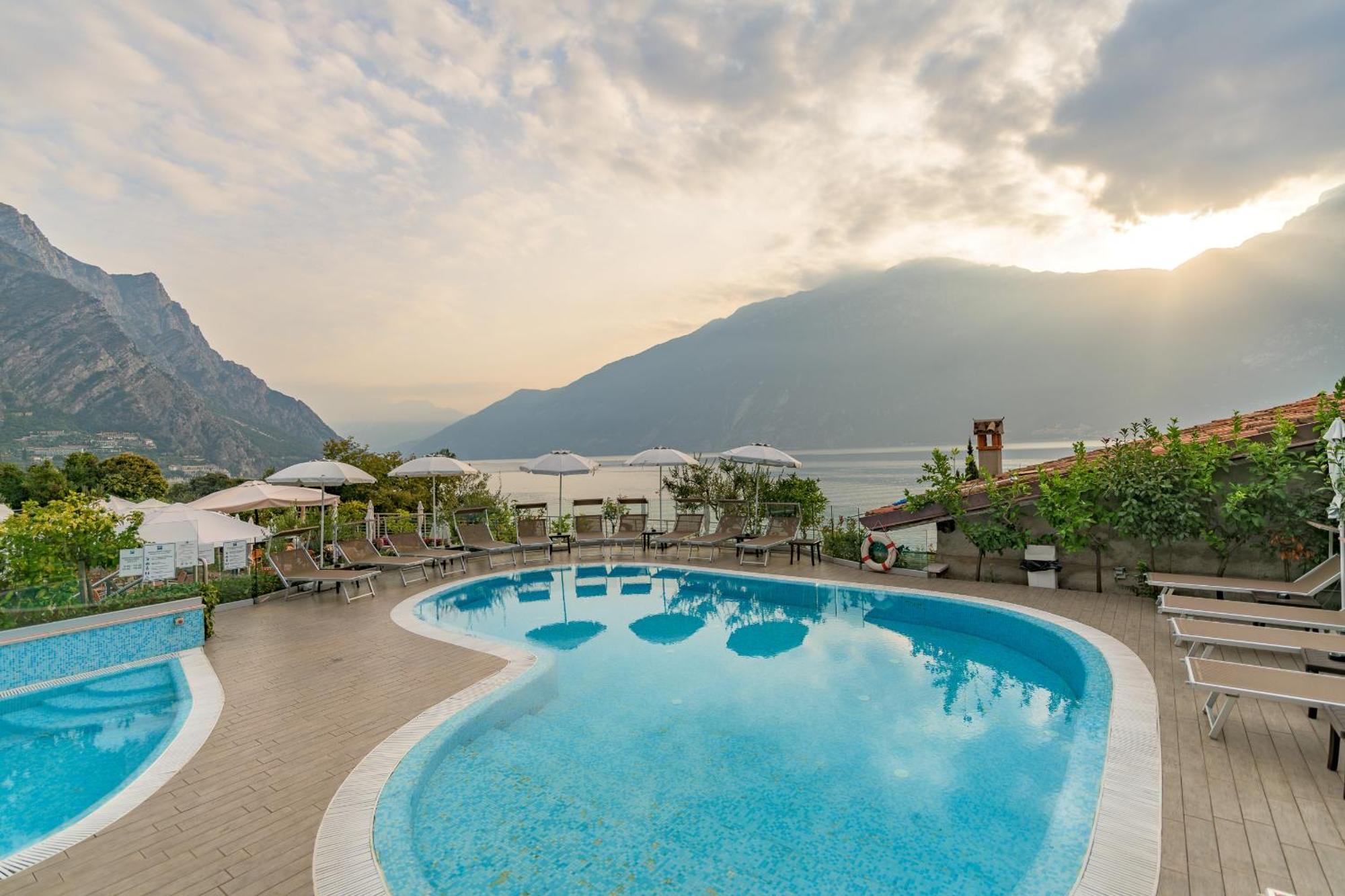 Garda Suite Hotel (Adults Only) Limone sul Garda Exterior photo