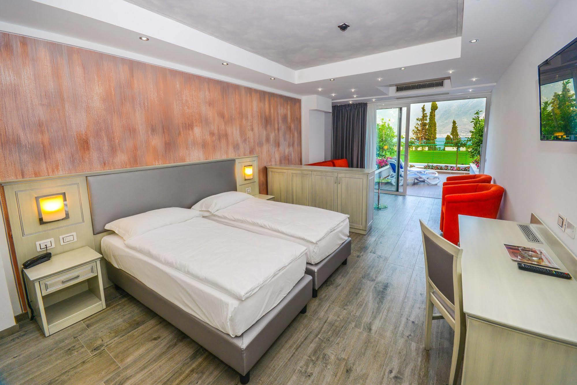 Garda Suite Hotel (Adults Only) Limone sul Garda Exterior photo