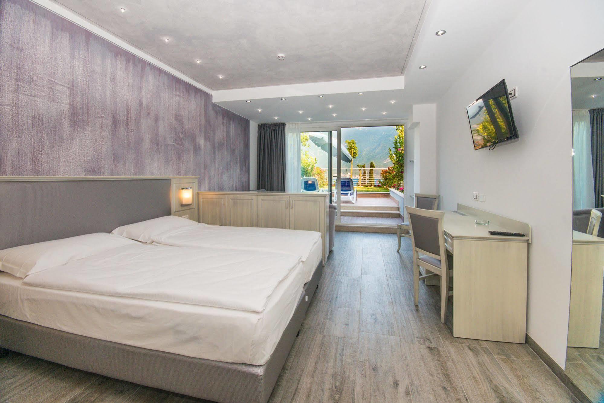 Garda Suite Hotel (Adults Only) Limone sul Garda Exterior photo